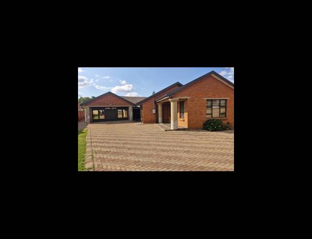 4 BEDROOM HOUSE FOR SALE IN THE ORCHARDS